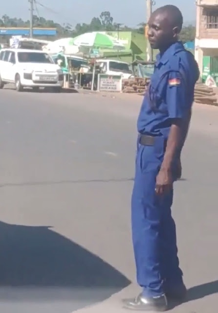 SHOCKING VIDEO of a Completely Drunk Police Officer Recorded Staggering on a Busy Road, Raising Critical Questions on the Mental State of Kenyan Officers! Watch